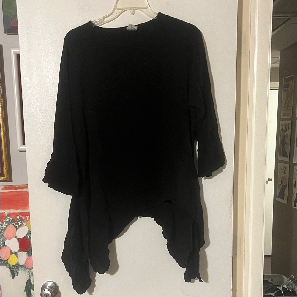 Abaca black gauze tunic. Handkerchief hem. 3/4 sleeve 100% cotton